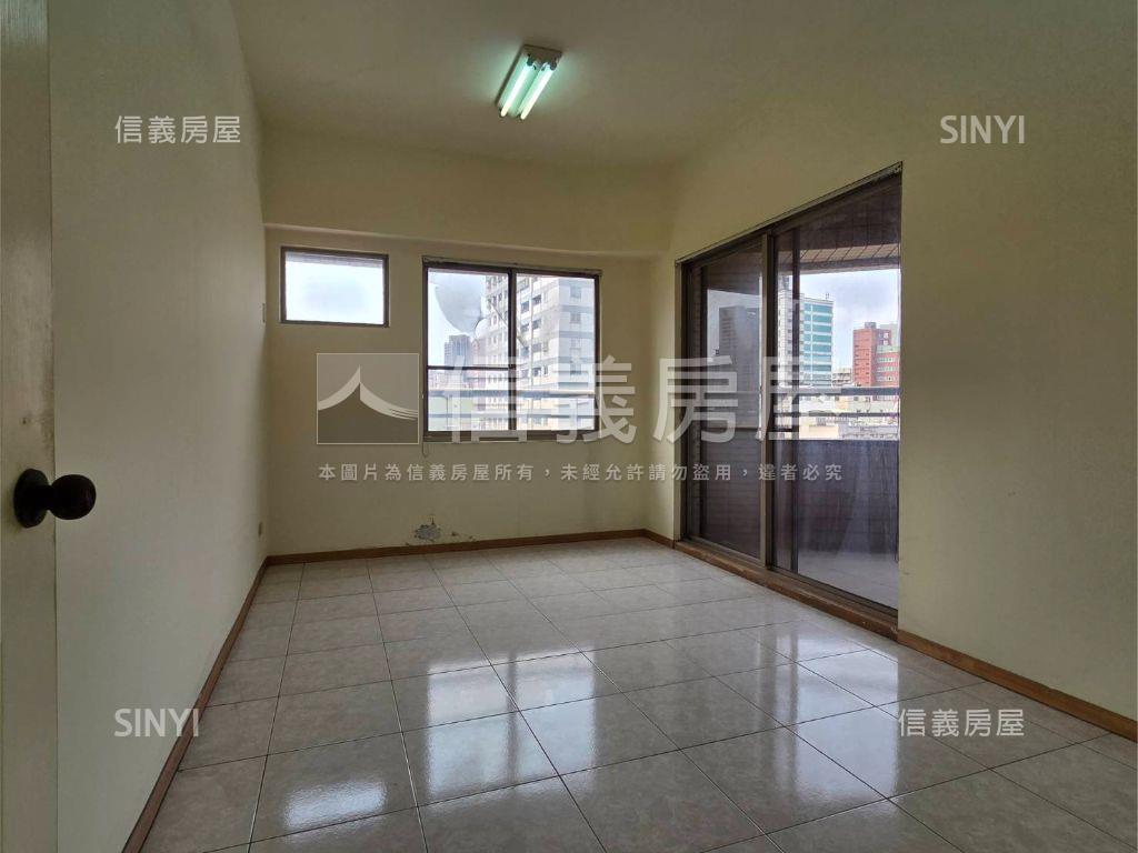 皇家貴賓首排綠景五房平車房屋室內格局與周邊環境