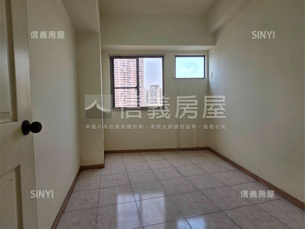 皇家貴賓首排綠景五房平車房屋室內格局與周邊環境