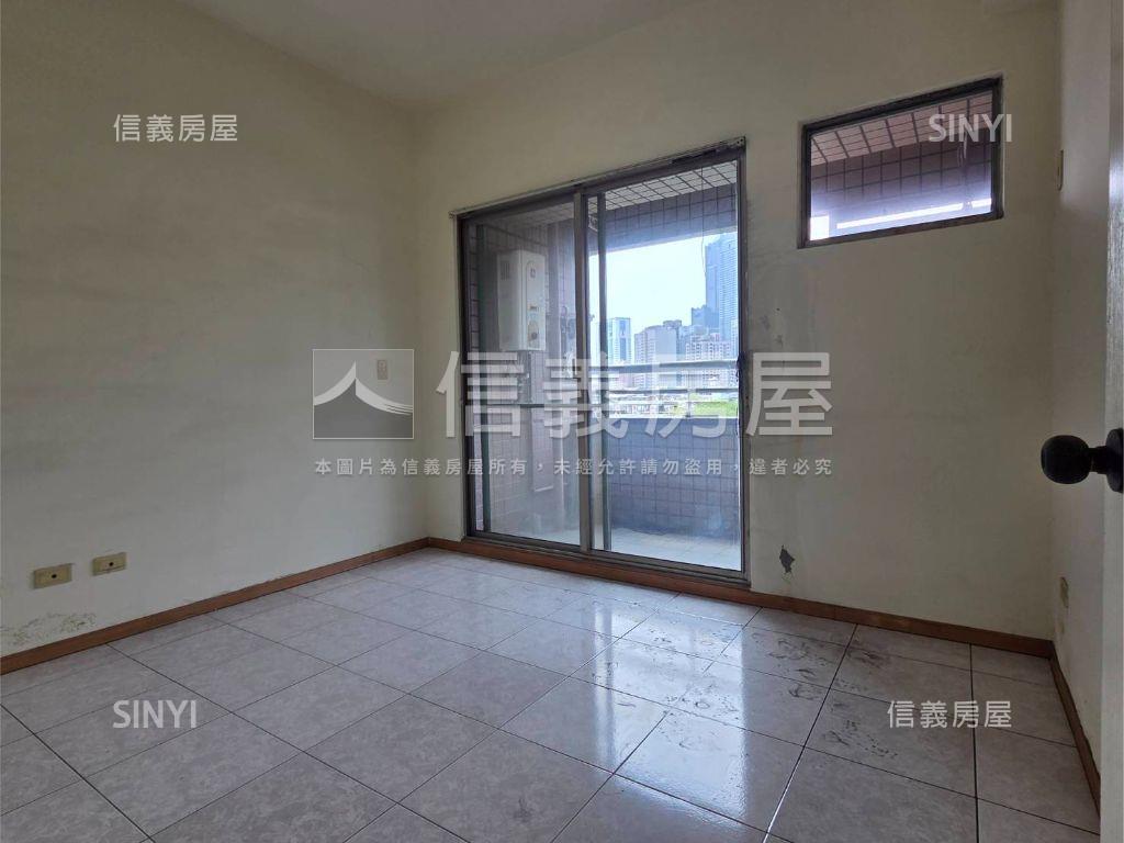 皇家貴賓首排綠景五房平車房屋室內格局與周邊環境