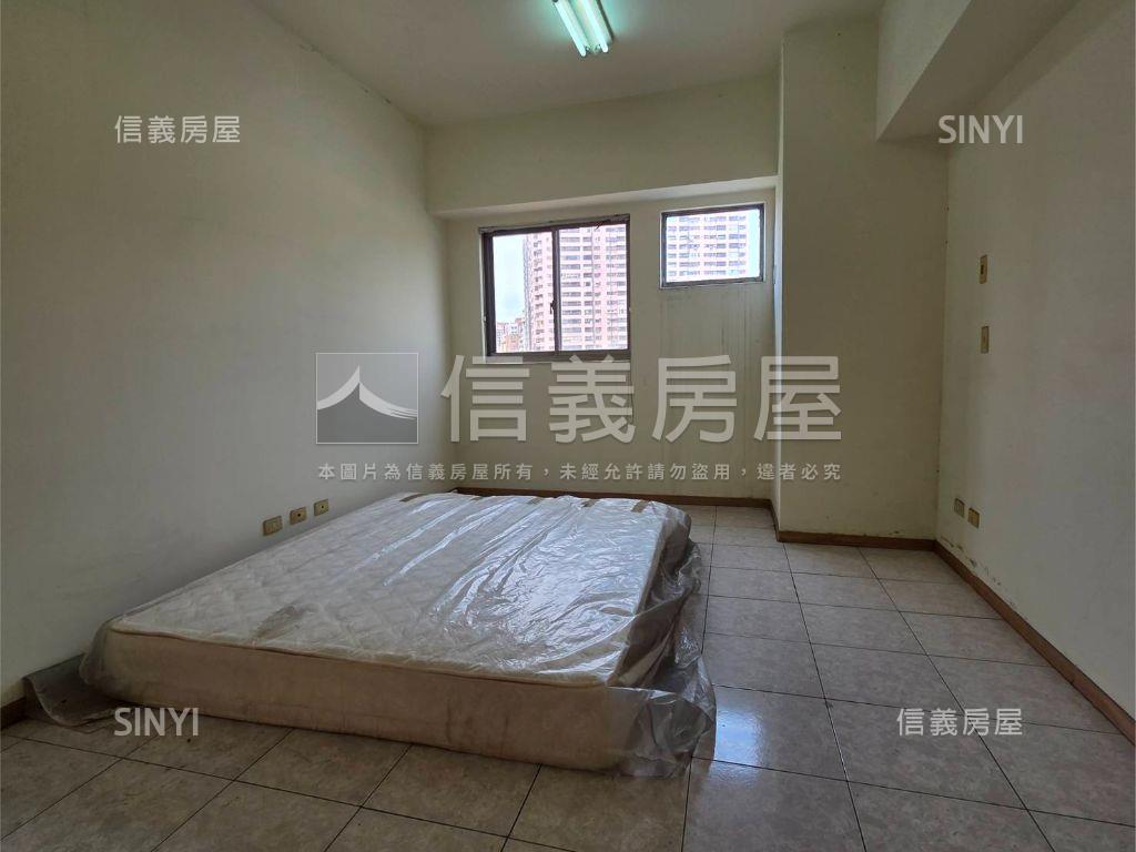 皇家貴賓首排綠景五房平車房屋室內格局與周邊環境