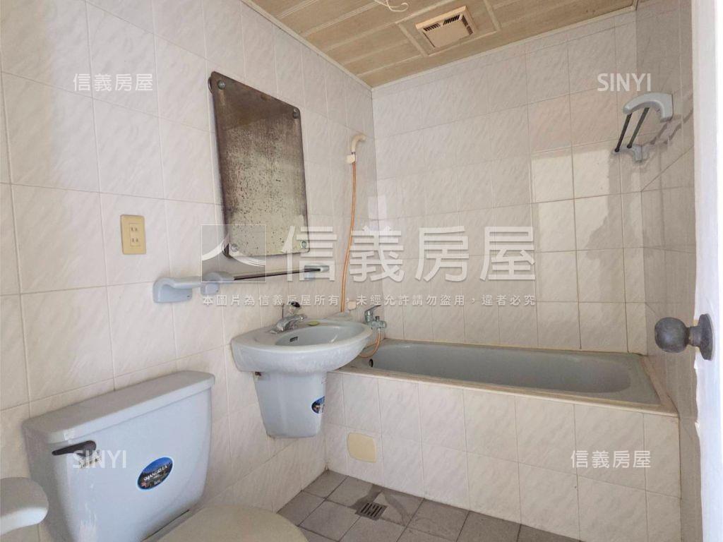 皇家貴賓首排綠景五房平車房屋室內格局與周邊環境