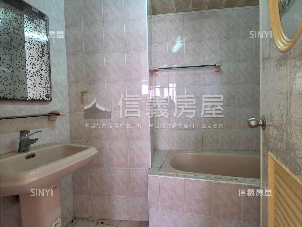 皇家貴賓首排綠景五房平車房屋室內格局與周邊環境