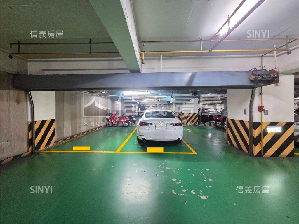 皇家貴賓首排綠景五房平車房屋室內格局與周邊環境