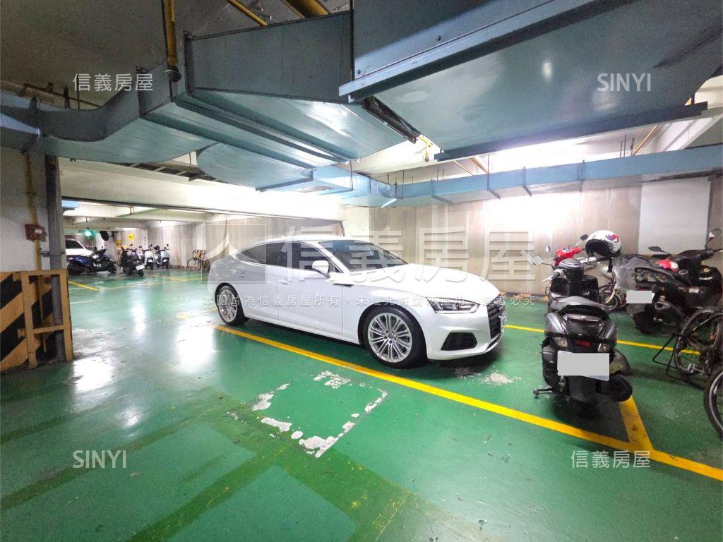 皇家貴賓首排綠景五房平車房屋室內格局與周邊環境