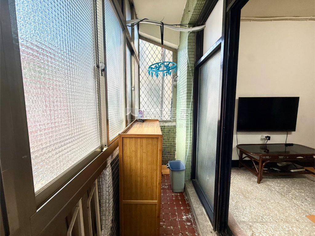 東園街稀有公寓三樓房屋室內格局與周邊環境