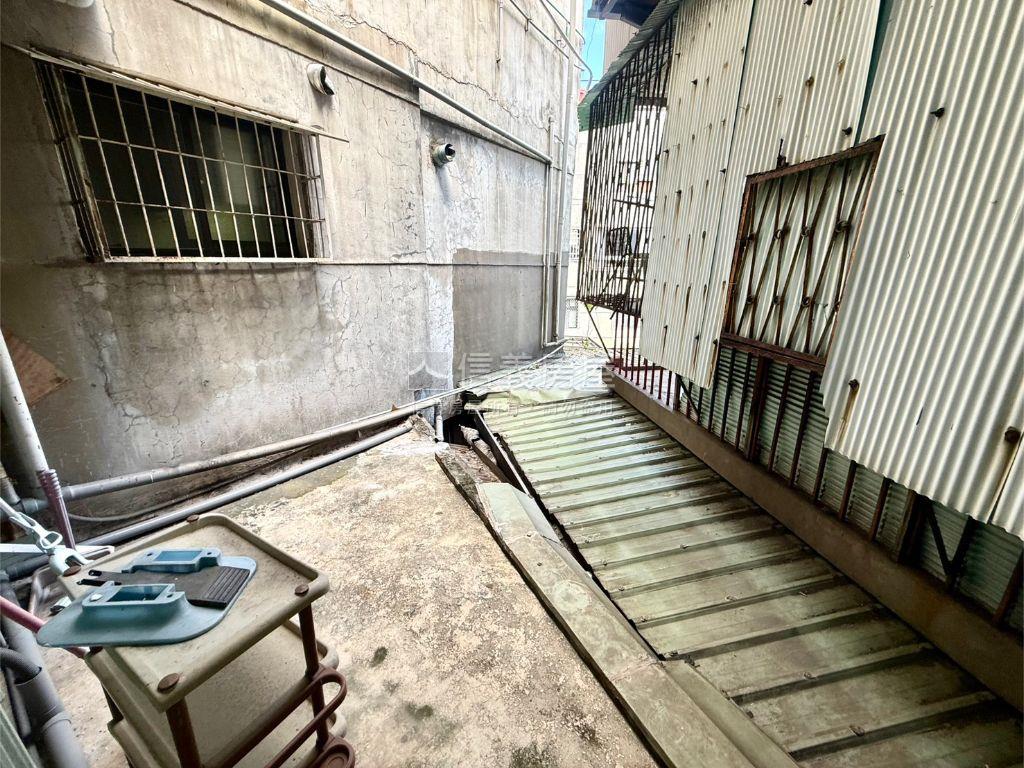 東園街稀有公寓三樓房屋室內格局與周邊環境