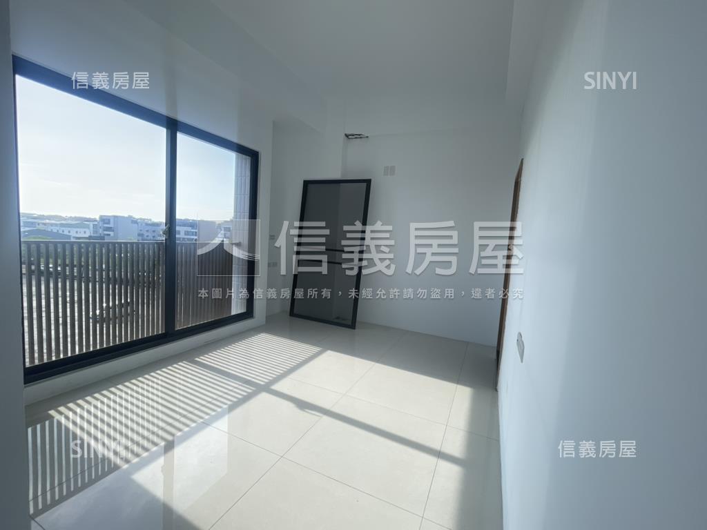 首富精品角窗四車墅房屋室內格局與周邊環境