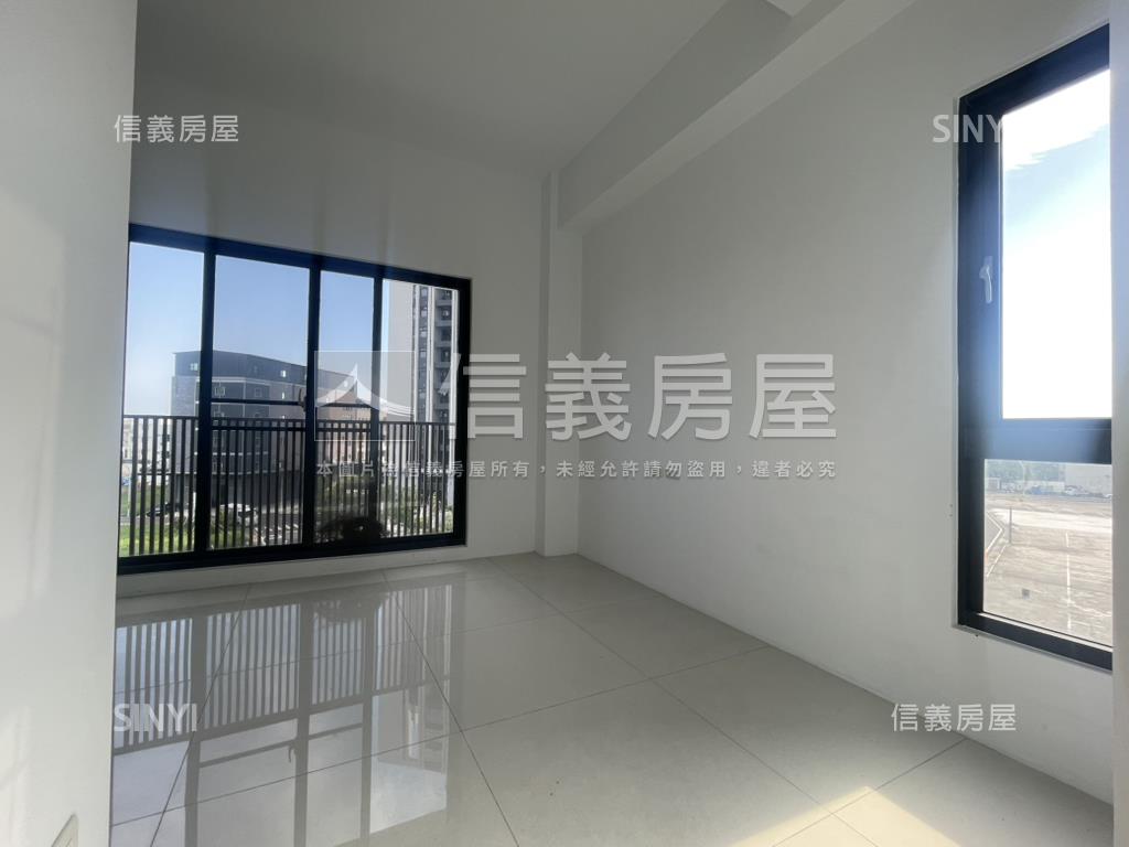 首富精品角窗四車墅房屋室內格局與周邊環境