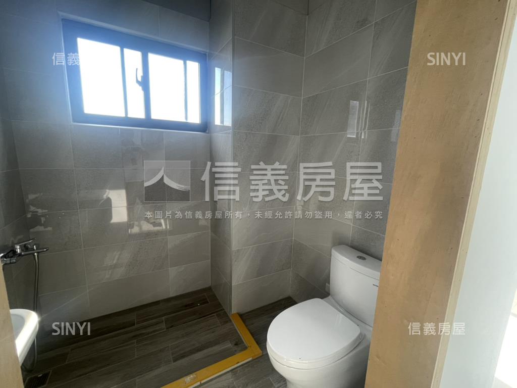 首富精品角窗四車墅房屋室內格局與周邊環境