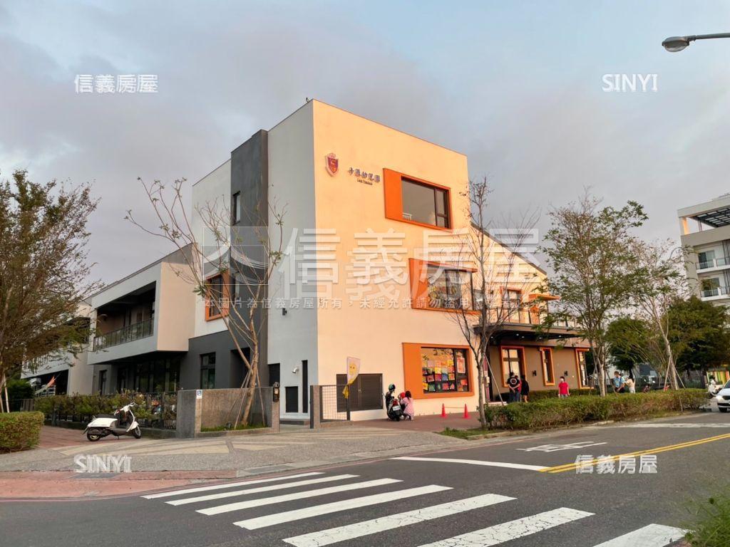 首富精品角窗四車墅房屋室內格局與周邊環境