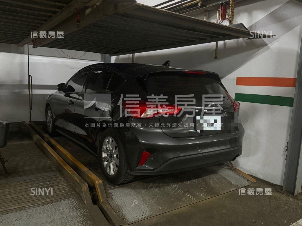 世代名門好停車位房屋室內格局與周邊環境