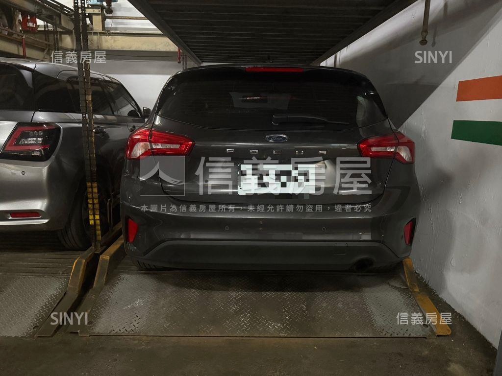 世代名門好停車位房屋室內格局與周邊環境