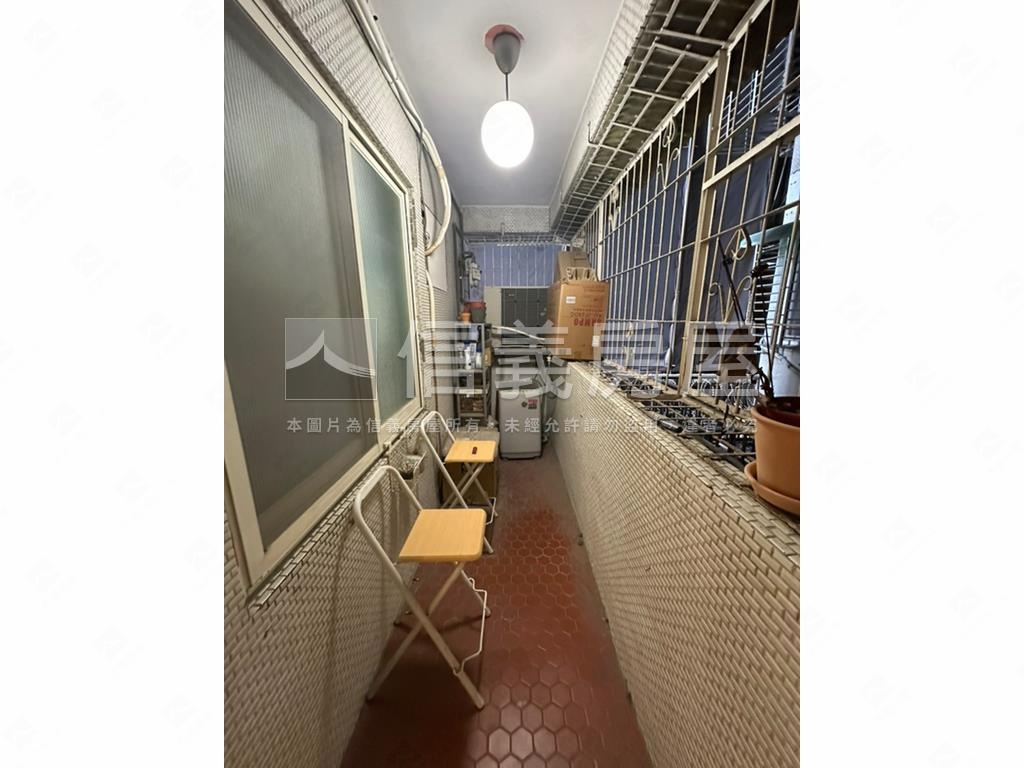 捷運公園電梯三房房屋室內格局與周邊環境