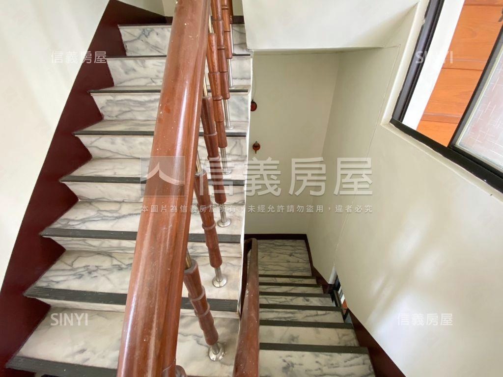 市中心正南瑤路邊間店住房屋室內格局與周邊環境