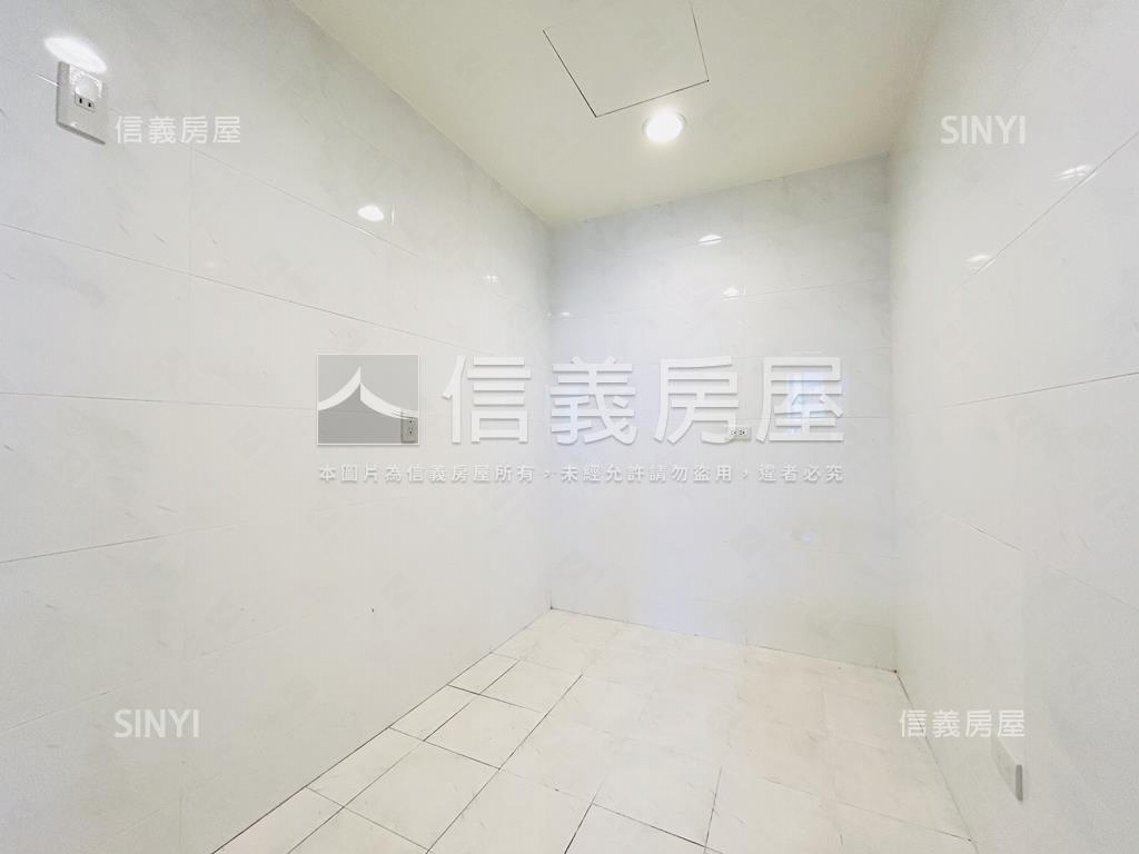 海洋都心頂樓美景房屋室內格局與周邊環境