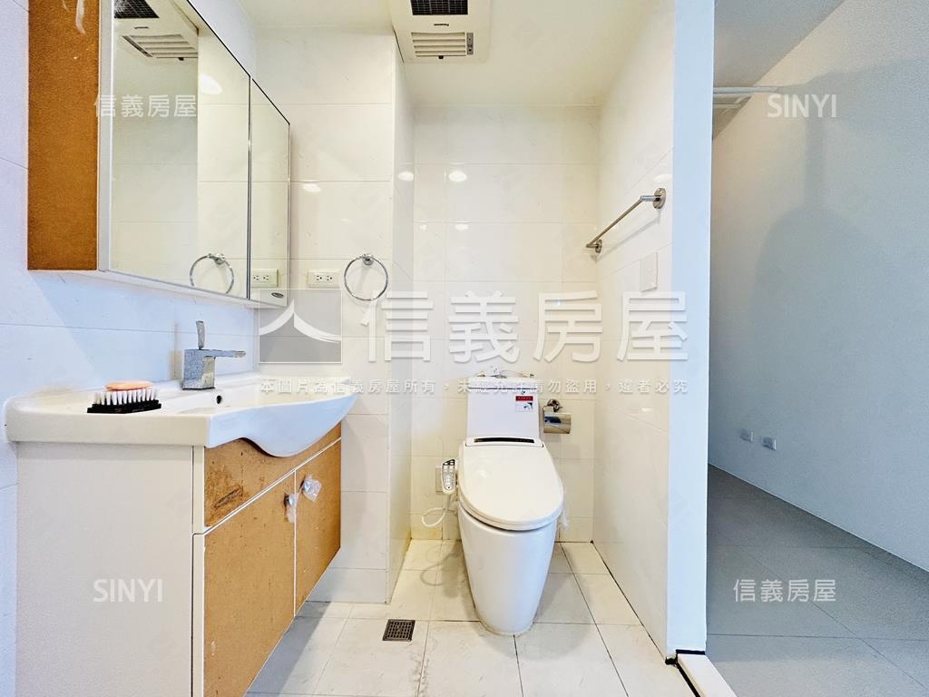 海洋都心頂樓美景房屋室內格局與周邊環境