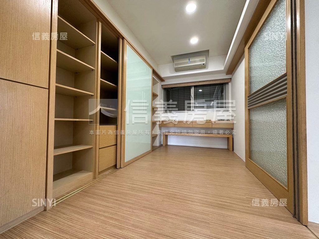 新學府捷運３房車位。美房屋室內格局與周邊環境