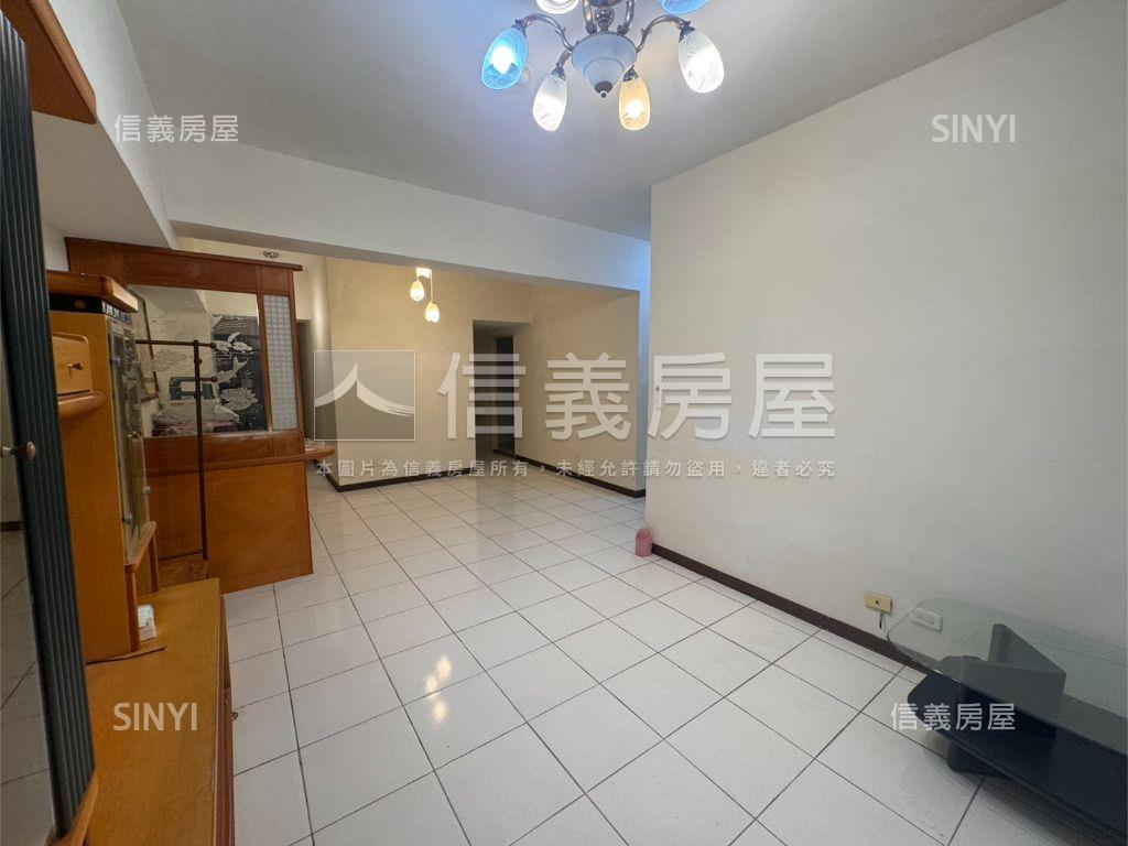 達觀３房雙車位房屋室內格局與周邊環境