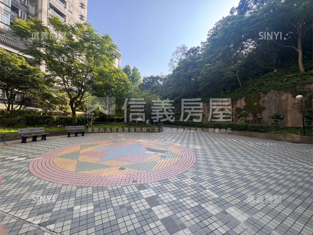 達觀３房雙車位房屋室內格局與周邊環境