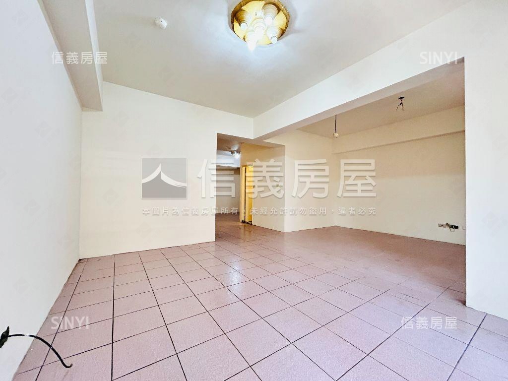 三民高中華廈附車位房屋室內格局與周邊環境