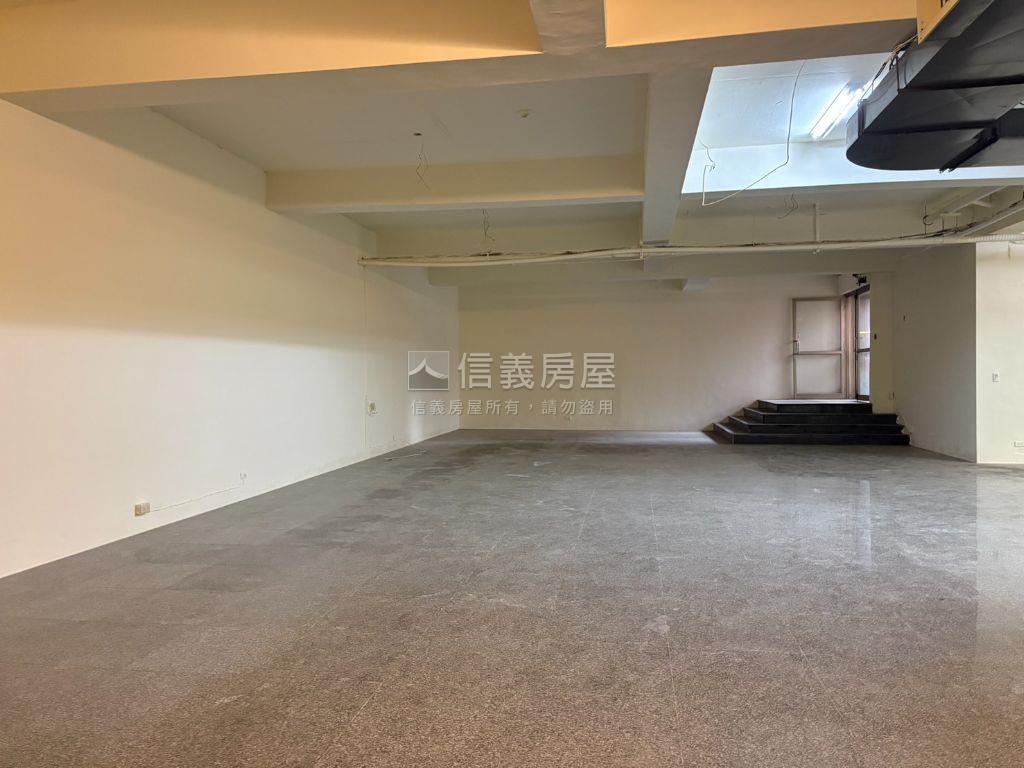 中興商圈商業大空間房屋室內格局與周邊環境