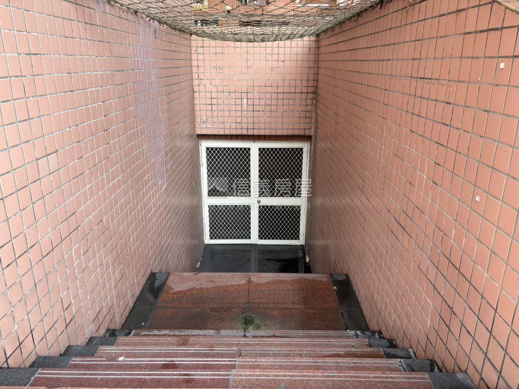 中興商圈商業大空間房屋室內格局與周邊環境