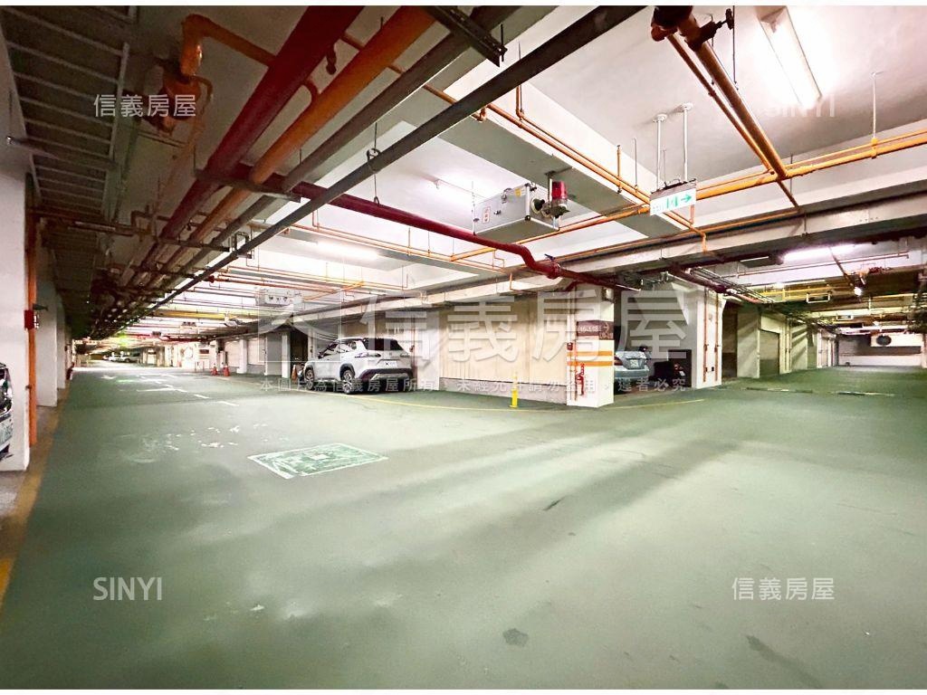 鼎山商圈雙車位電梯透天房屋室內格局與周邊環境