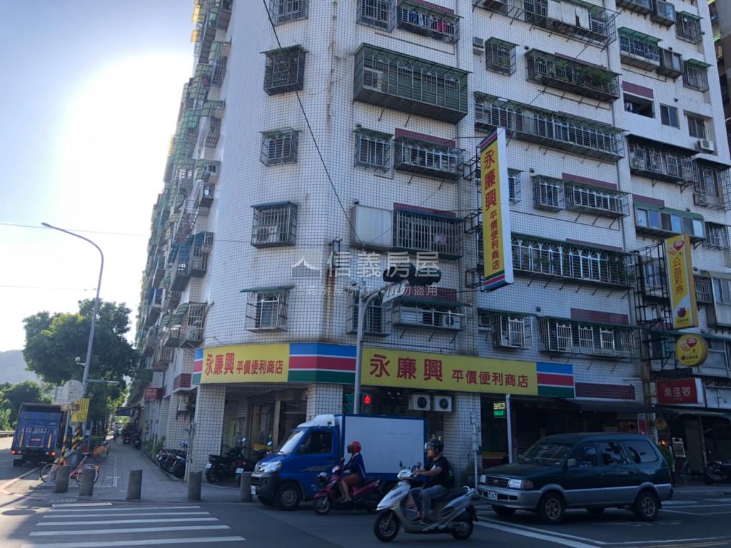 揚名福星８樓三房附車位房屋室內格局與周邊環境
