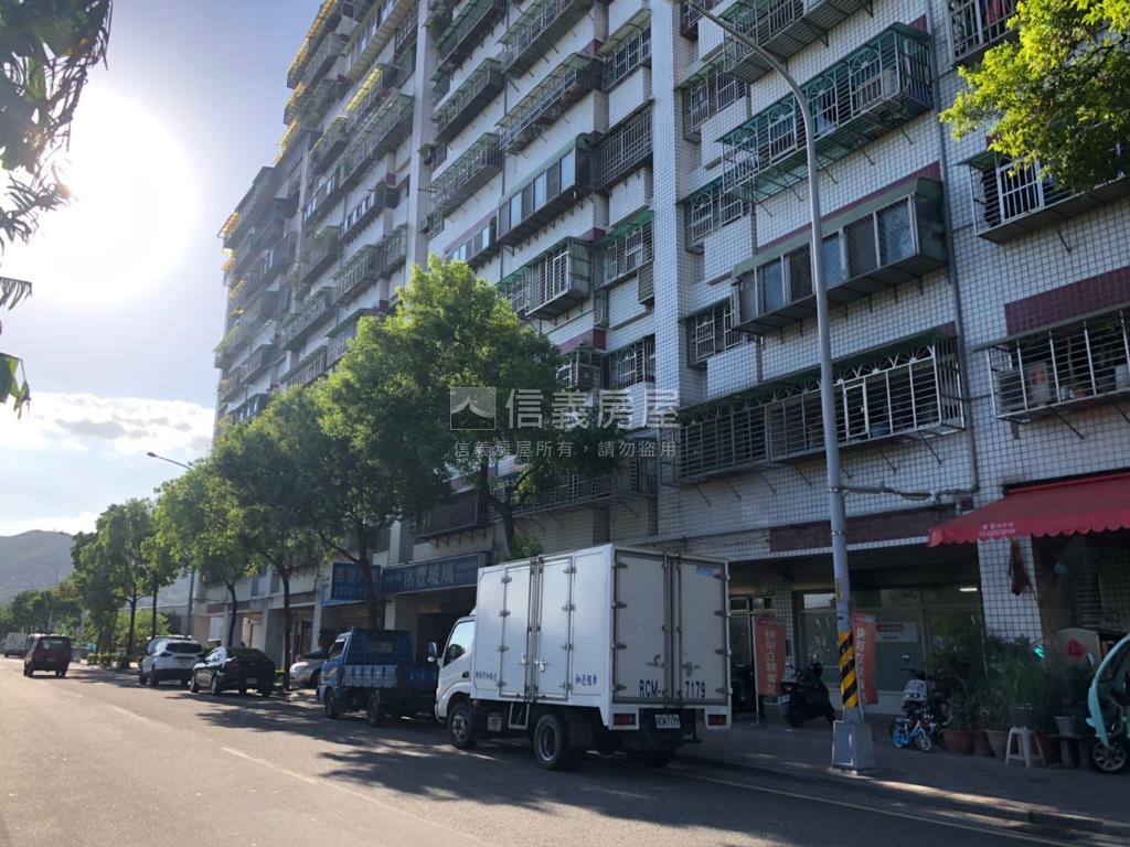 揚名福星８樓三房附車位房屋室內格局與周邊環境