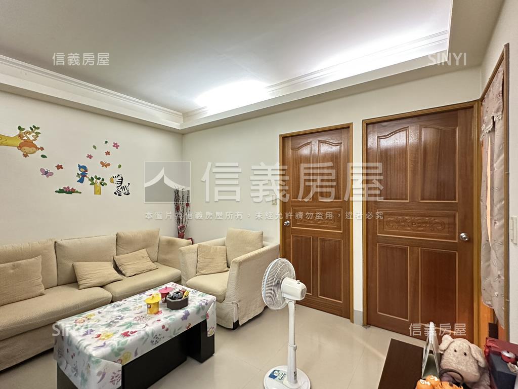 中正商圈方正二樓房屋室內格局與周邊環境