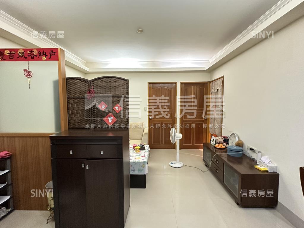 中正商圈方正二樓房屋室內格局與周邊環境