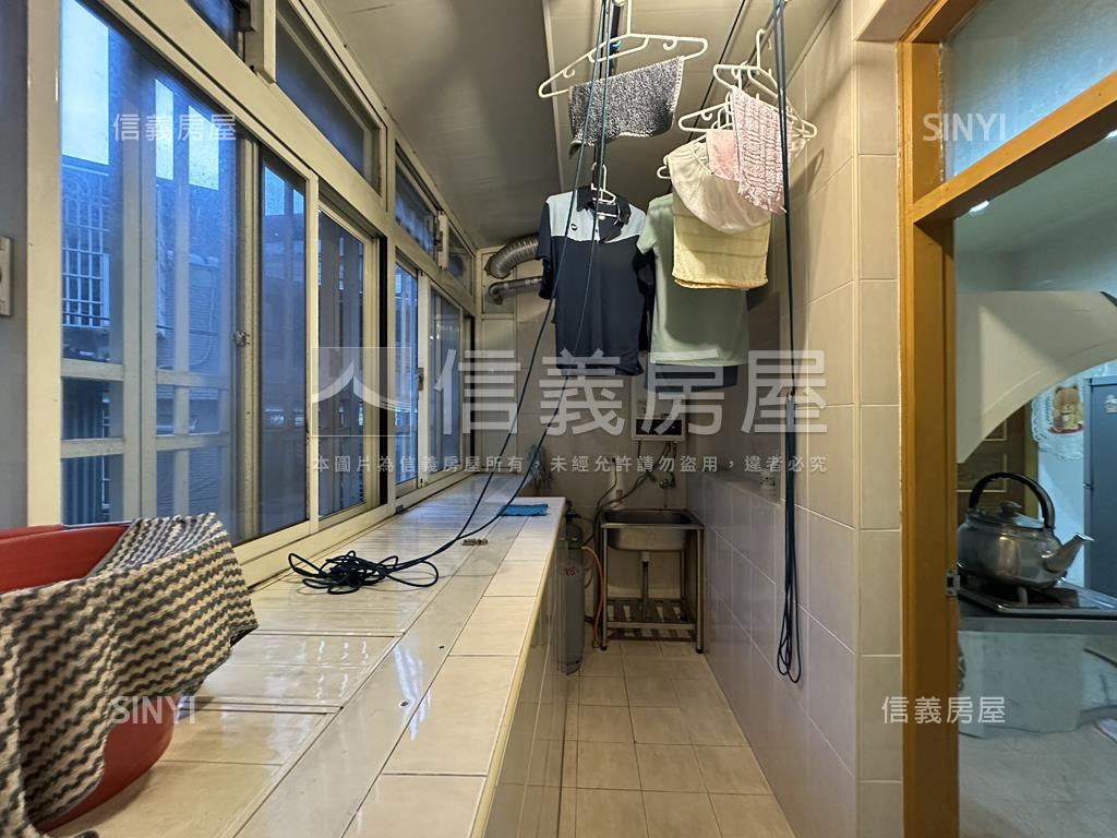 中正商圈方正二樓房屋室內格局與周邊環境