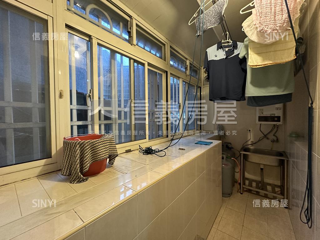 中正商圈方正二樓房屋室內格局與周邊環境