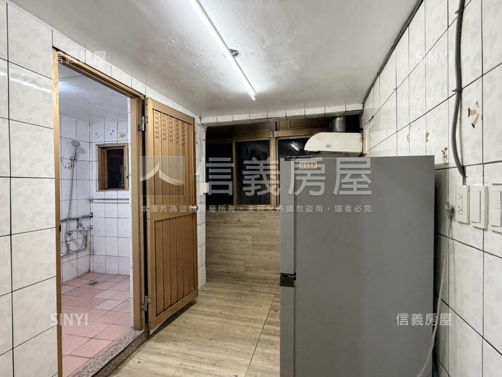 近三重國小捷運站二樓房屋室內格局與周邊環境