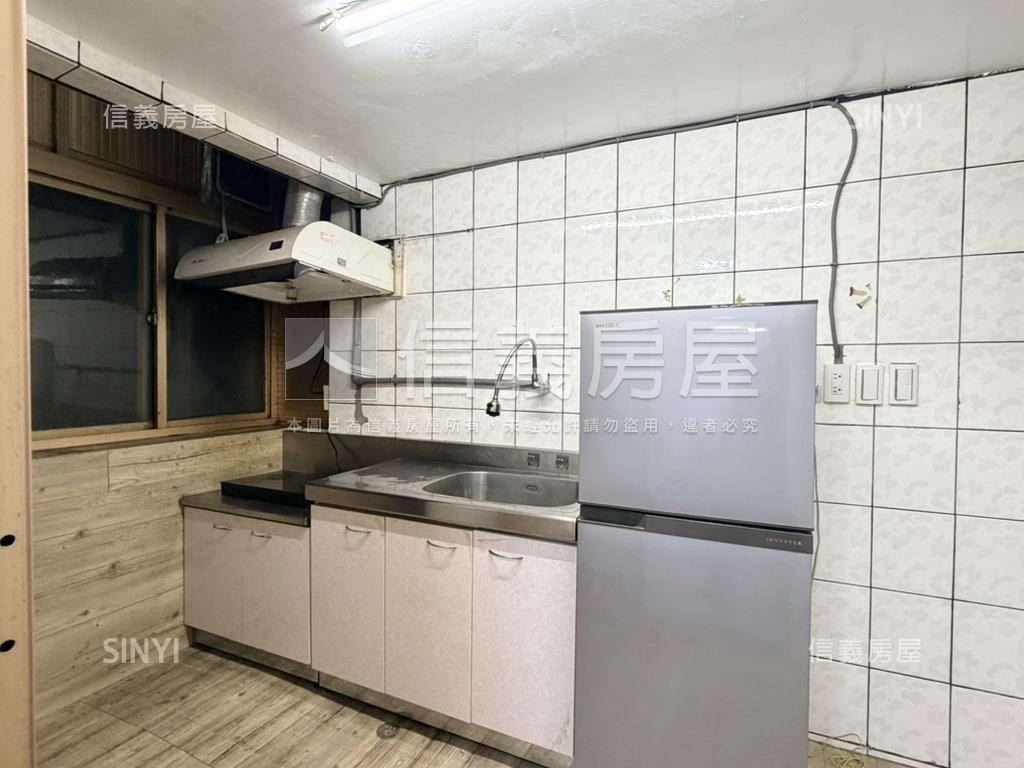 近三重國小捷運站二樓房屋室內格局與周邊環境