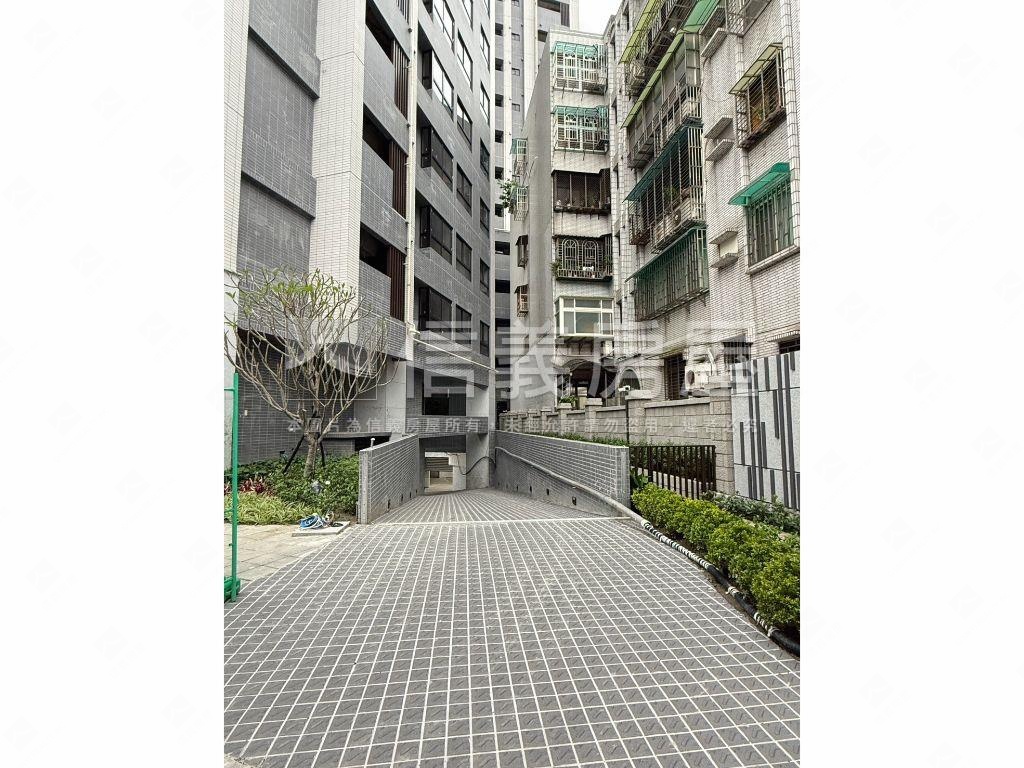 青喆坡平車位房屋室內格局與周邊環境