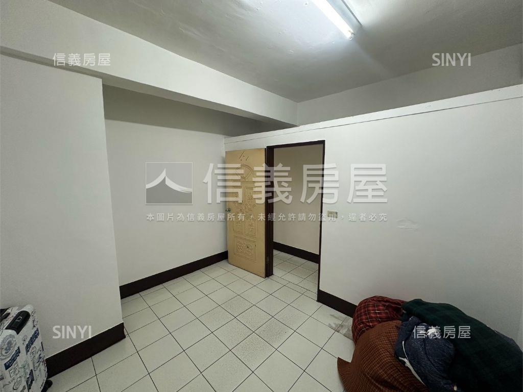 近捷運小資公寓三樓房屋室內格局與周邊環境