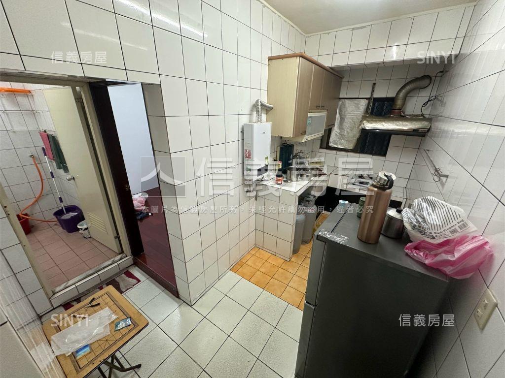 近捷運小資公寓三樓房屋室內格局與周邊環境
