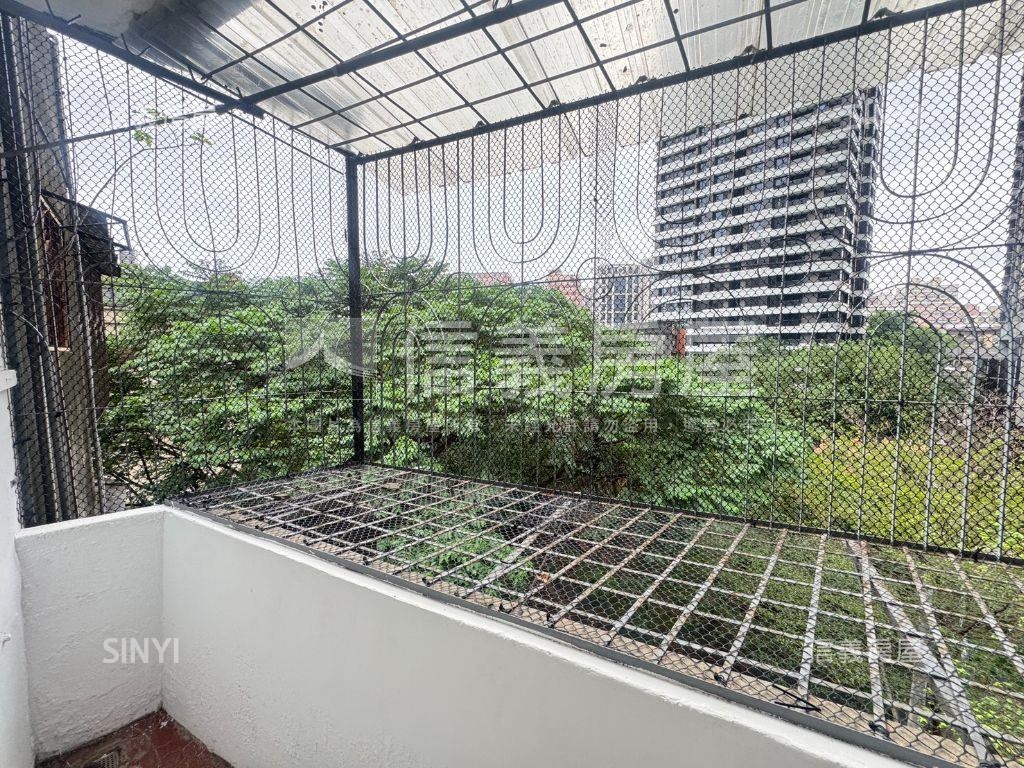 市府旁．邊間採光房屋室內格局與周邊環境