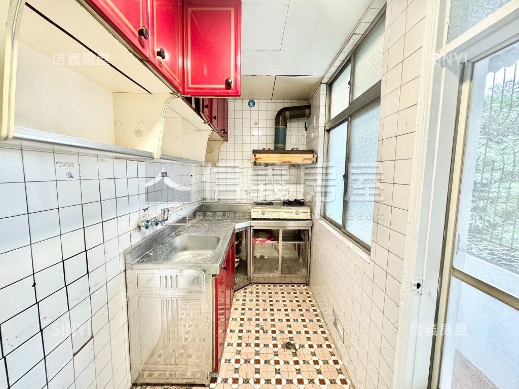 市府旁．邊間採光房屋室內格局與周邊環境