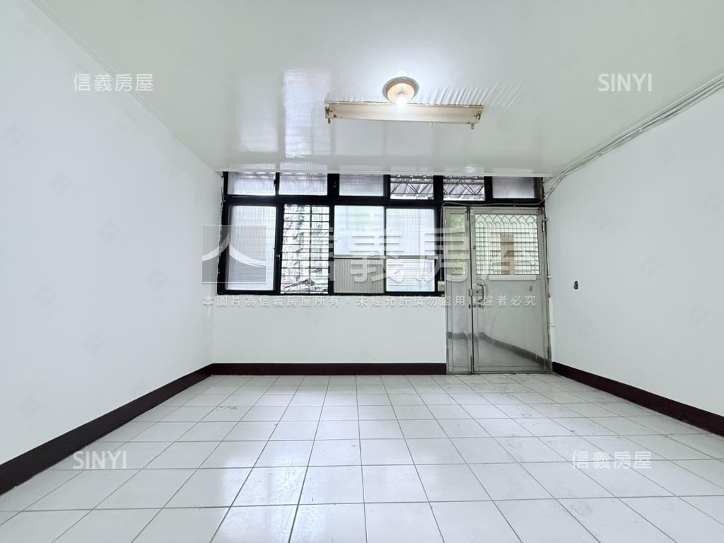 學校大空間邊間一樓房屋室內格局與周邊環境