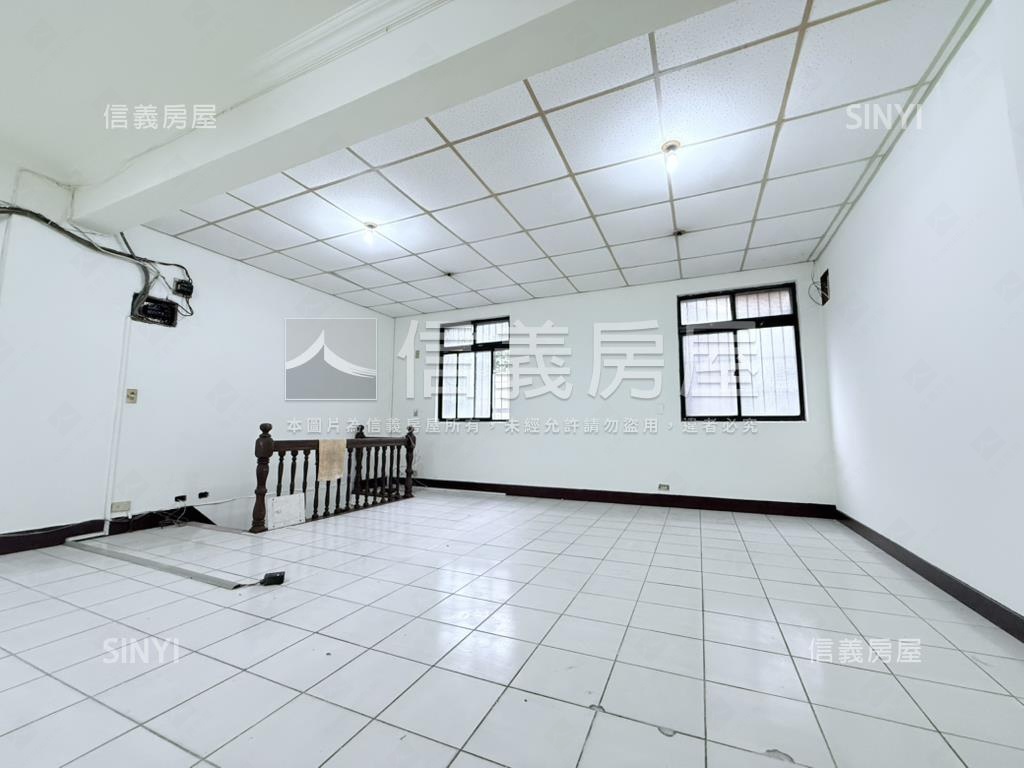 學校大空間邊間一樓房屋室內格局與周邊環境