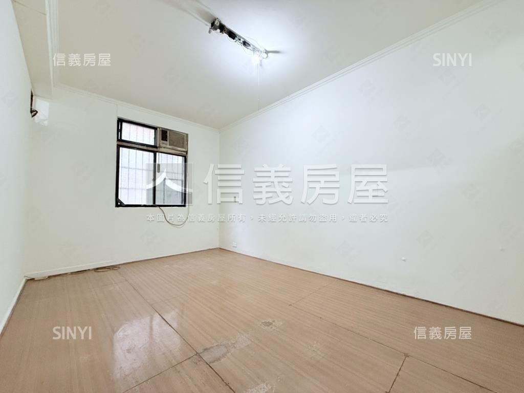 學校大空間邊間一樓房屋室內格局與周邊環境