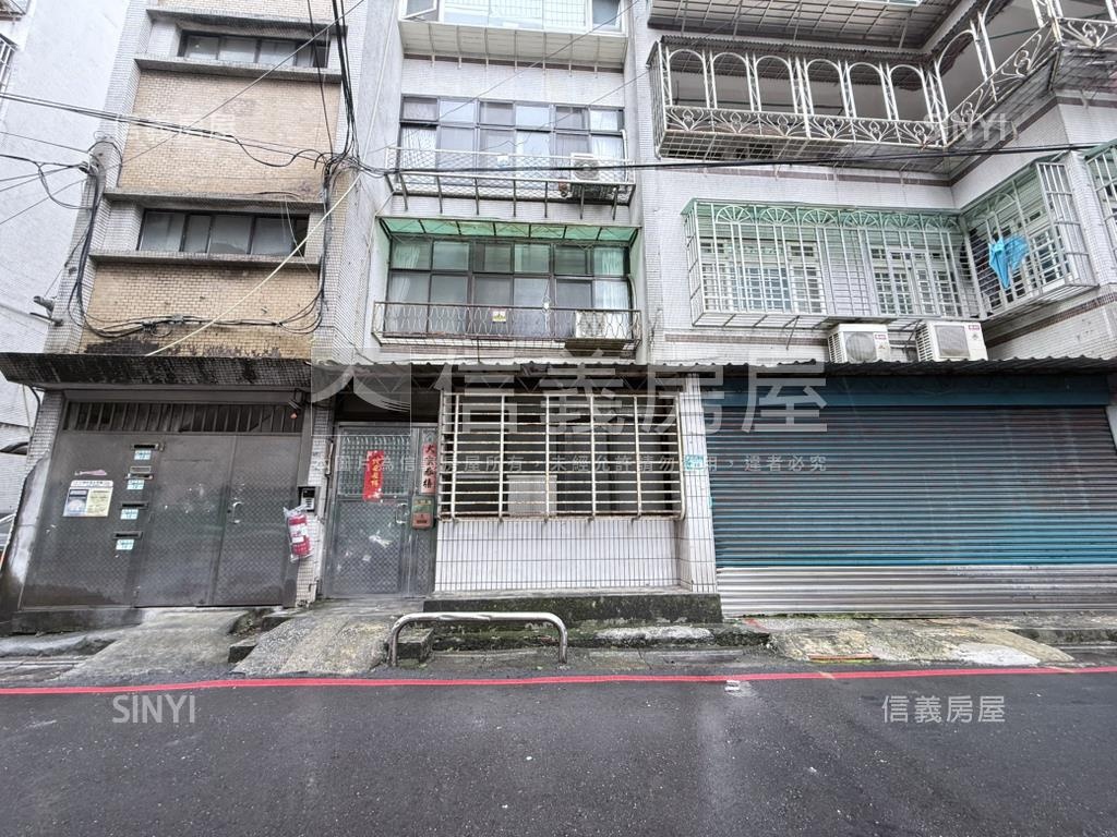 學校大空間邊間一樓房屋室內格局與周邊環境