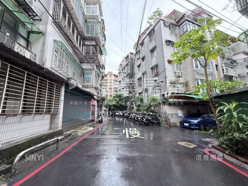 學校大空間邊間一樓房屋室內格局與周邊環境