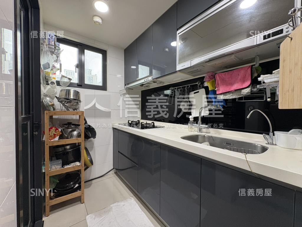 商業區☆高ＣＰ值３房美屋房屋室內格局與周邊環境