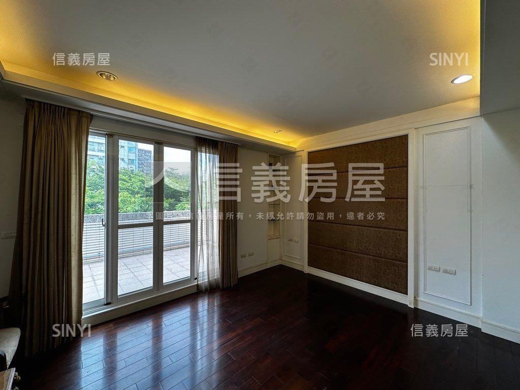 正存中街首排震後電梯別墅房屋室內格局與周邊環境