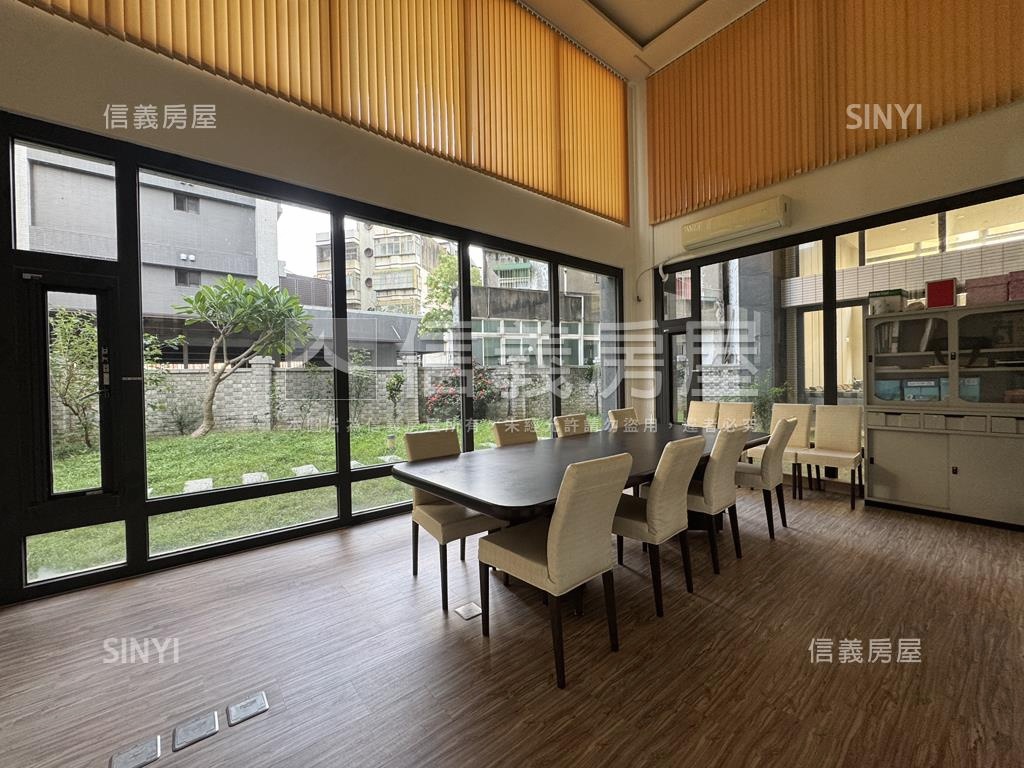 市中心高樓視野三房車位房屋室內格局與周邊環境