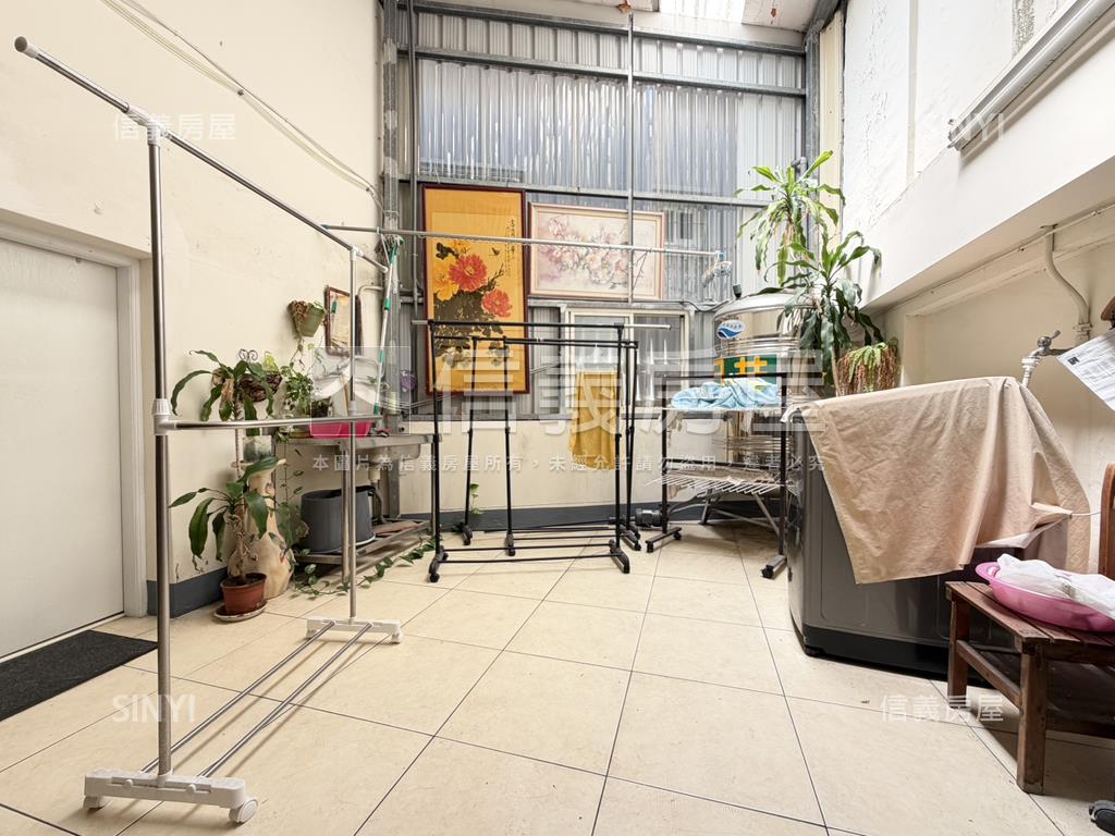 文化中心雙拼透天庭院宅房屋室內格局與周邊環境
