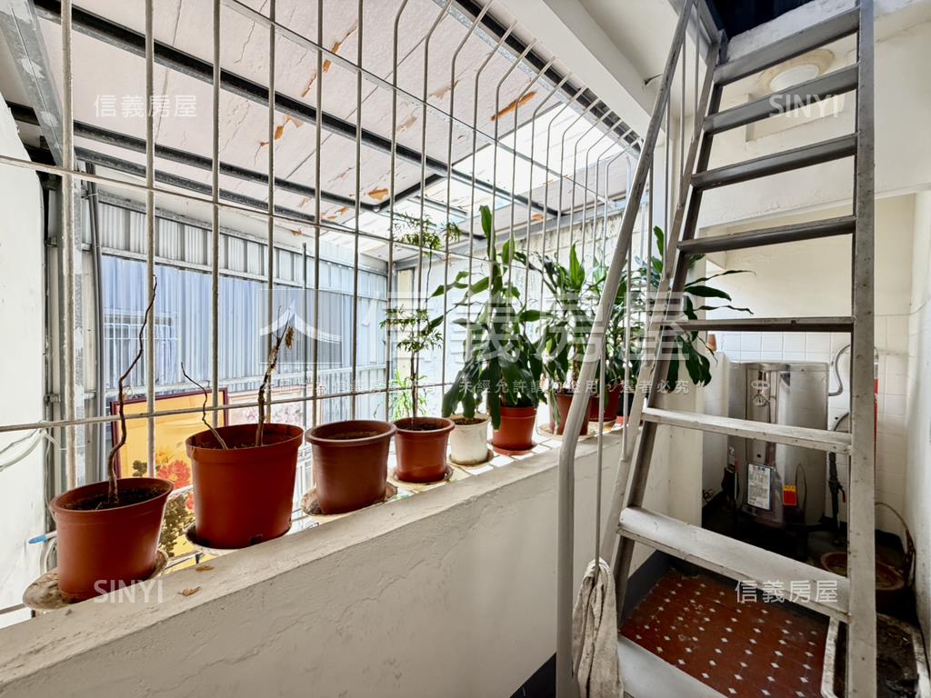文化中心雙拼透天庭院宅房屋室內格局與周邊環境